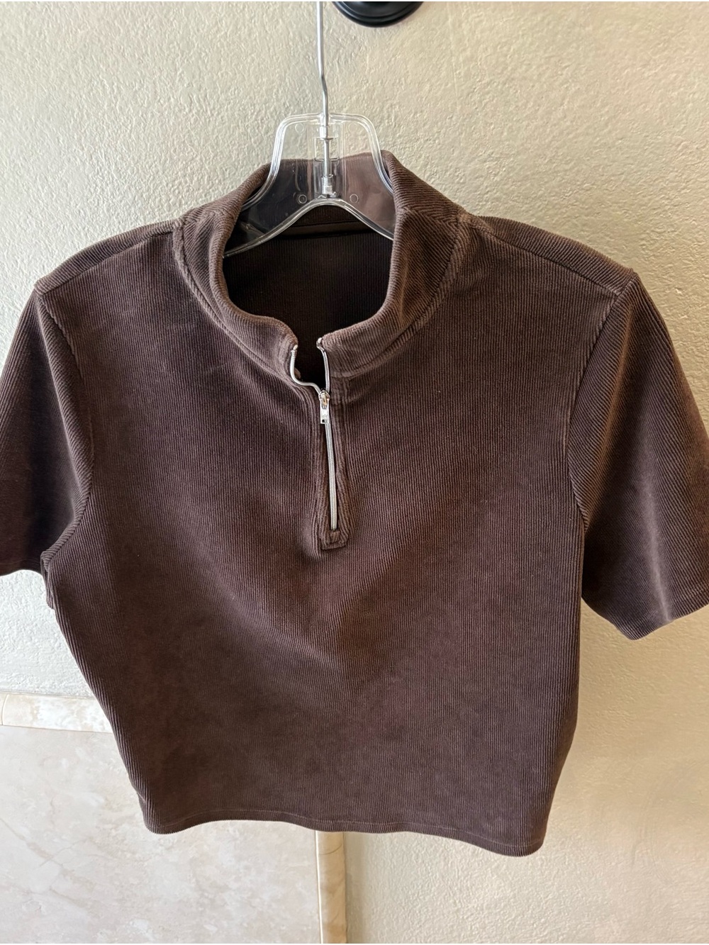ALO Yoga Brown Short Sleeve Crop Top with Quarter Zip